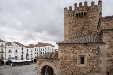 İspanya 'nın güzel ortaçağ şehri Caceres' e yolculuk