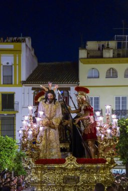 Acı Kardeşliği 'nin Gizemli Adımları Sevilla' da Kutsal Hafta