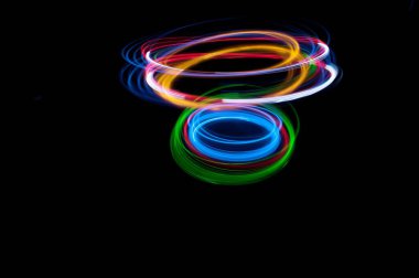 Hareket eden renkli ışıklar