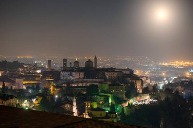 Enerji tasarrufu gün. Ben az Bergamo yanar