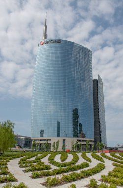 Milan İtalya 29 Haziran 2019: Unicredit Kulesi, aynı isimli bankacılık grubunun merkezi, dünyanın en güzel gökdelenlerinden biri olarak kabul ediliyor.