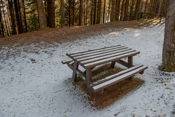 Table Bench Snowy Park — Stock Photo, Image