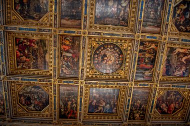 Floransa İtalya 23 Şubat 2020: Floransa şehir meclisi Palazzo Vecchio 'nun merkezi ve antik sanat eserleri