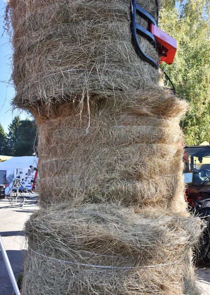      Yığıcı yığınları saman 