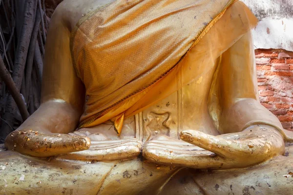 Hände der Buddha-Statue. — Stockfoto