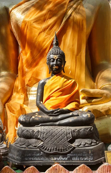 Kleine Buddhastatue. — Stockfoto