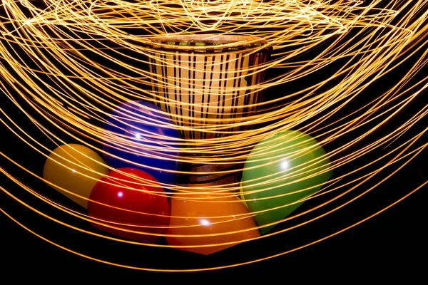 Bir Afrika davul ile ışık sahneleri