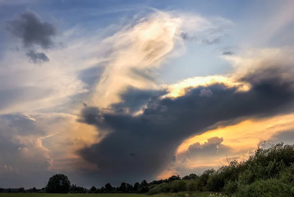 Güneş ve bulutların görüntüsü