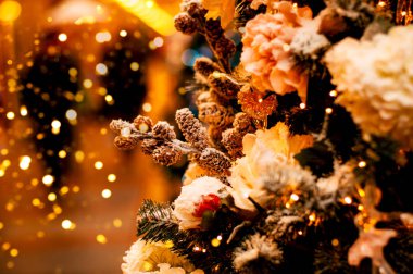 Arka plan bulanık ile Noel ağacı