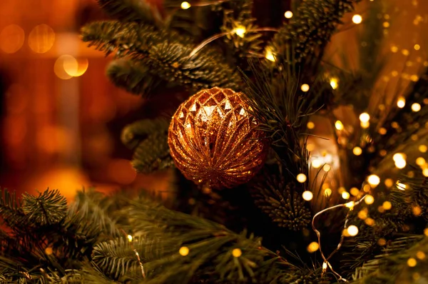 Güzel dekore edilmiş Noel ağacı