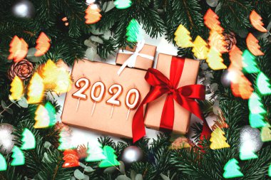 Hediyeler, numaralar ve Noel ağacı