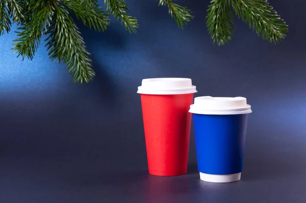 Blank niebieski i czerwony, aby przejść filiżanki kawy — Zdjęcie stockowe