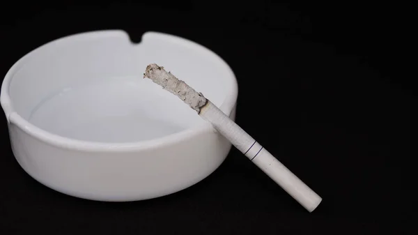 Smoldering Cigarette Ashtray — Stock Photo, Image