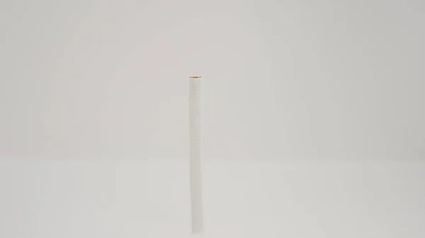 Rollo Tabaco Sobre Fondo Blanco —  Fotos de Stock