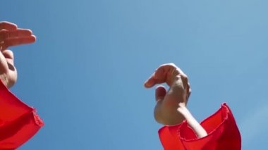 Kadın eli. Dans et, el hareketi. Arka plan.
