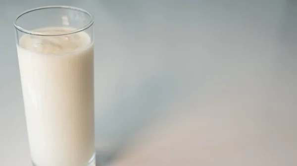 Γυαλί Γάλα Λευκό Φόντο — Φωτογραφία Αρχείου