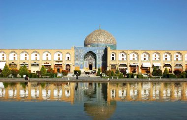 Iran, Isfahan - 10 Kasım 2015: Naqhsh-e Cihan Meydanı Isfahan, İran'ın Şeyh Lütfullah Camii