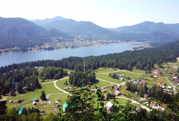 Teletskoe Gölü, Artybash. Altay Cumhuriyeti, Rusya Federasyonu