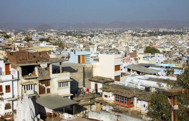 Udaipur, Hindistan - 7 Ocak 2015: panoramik Tepesi'nden Udaipur, Rajasthan, Hindistan