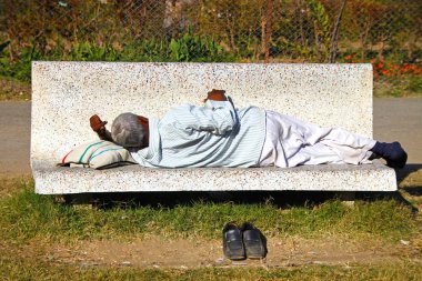 Pushkar, Hindistan - 5 Ocak 2015: Hintli bir kürsüde uyuma