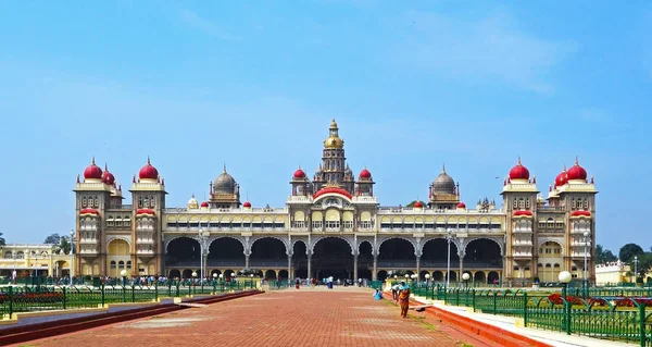 Mysore, India - Jan 13, 2015: Mysore Palace, Mysore, Karnataka state, India — Stockfoto