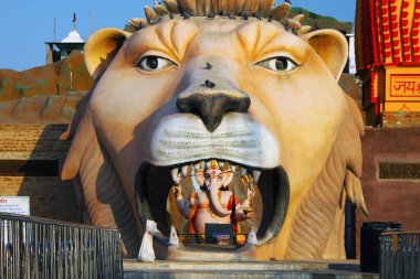 Aslan titreme Tapınak, Hindistan