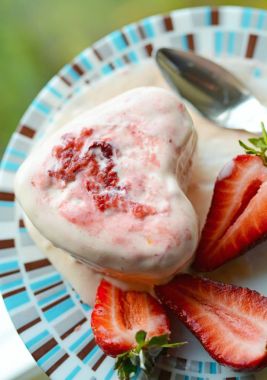 Ev yapımı çilekli dondurma tatlı semifreddo, İtalyan mutfağı