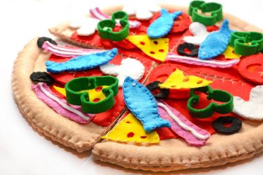 Pizza hissettim. Gıda oyuncaklar çocuklar için hissettim