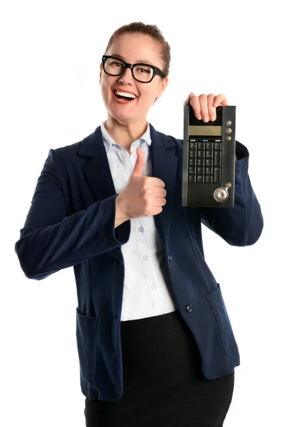 Kadın muhasebeci gözlük hesap makinesi göster. Beyaz arka plan izole