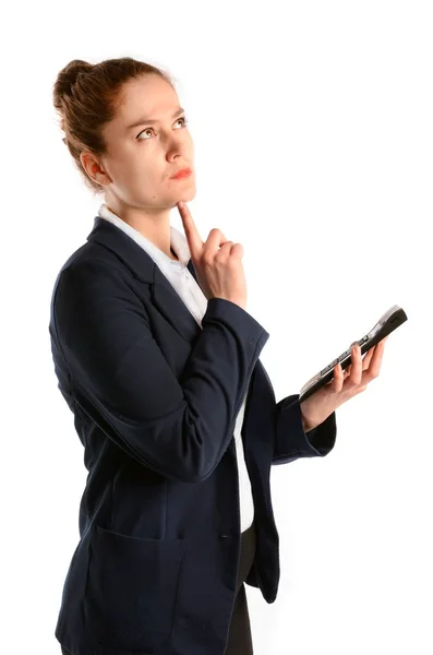 Vade hesaplama ve düşünme genç iş kadını. Beyaz arka plan izole