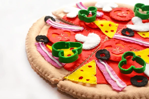 Merasa pizza. Merasakan mainan makanan untuk anak-anak — Stok Foto
