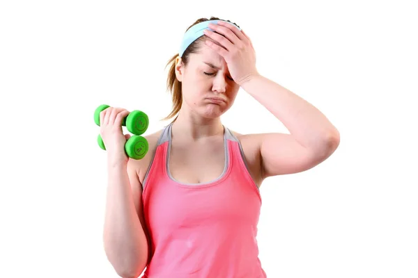 Yorgun spor kadının halter, beyaz bir arka plan üzerinde izole yapması 