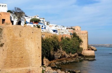  Dece Kalesi olan Kasbah Udayas ve Bou Regreg Nehri. 