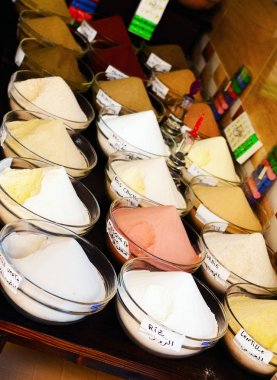 Otlar çiçek baharat Marrakesh piyasada kurutulmuş