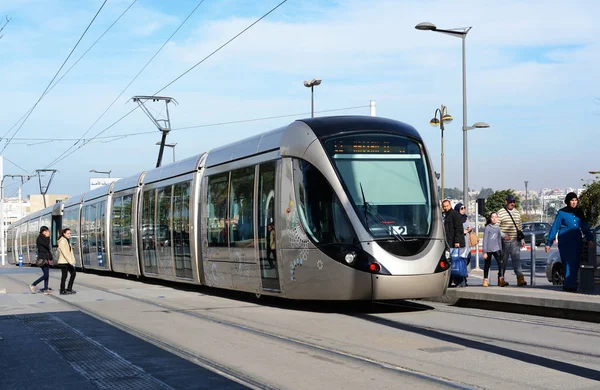 Rabat, Fas - 26 Aralık 2015: Modern tramvay Rabat şehir