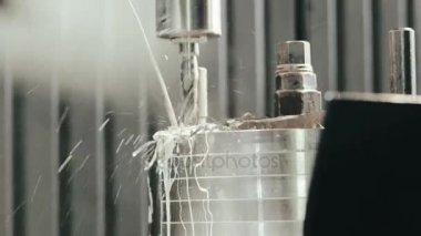 Yağlama ve soğutma sıvı metal dökme teknik delik delme