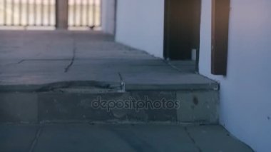 Döşenmiş çatı ve Köyü panoramik manzaralı Teras için merdivenlerde adımları