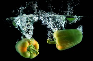 Splash su su Koolhaus dolmalık biber.