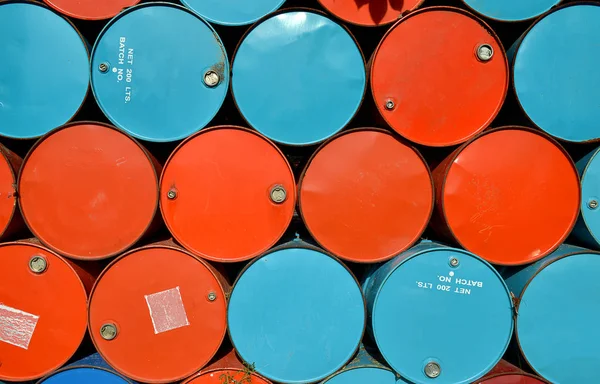 Colorido de tanques de óleo antigos . — Fotografia de Stock