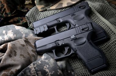 Pistal otomatik kısa el silah.