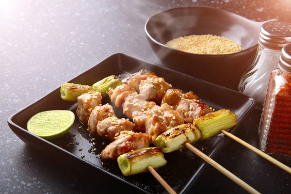 地鶏グリル焼き鳥 . — ストック写真