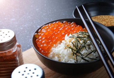 Somon Yumurta veya Ikura Japon tarzı.