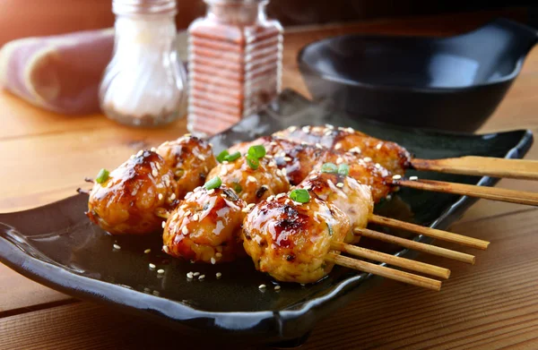 Japonês almôndega grill tsukune . — Fotografia de Stock