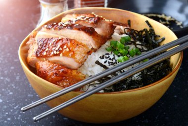 Teriyaki ızgara tavuk pilav.