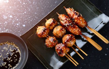 Japon köfte ızgara veya tsukune.