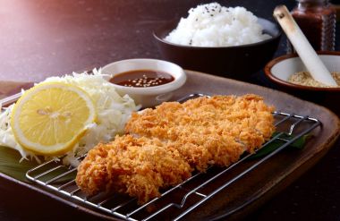 Japon derin kızarmış domuz eti.