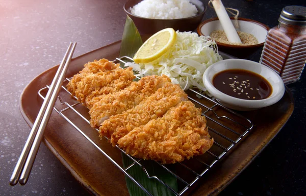 Japon derin kızarmış domuz eti.