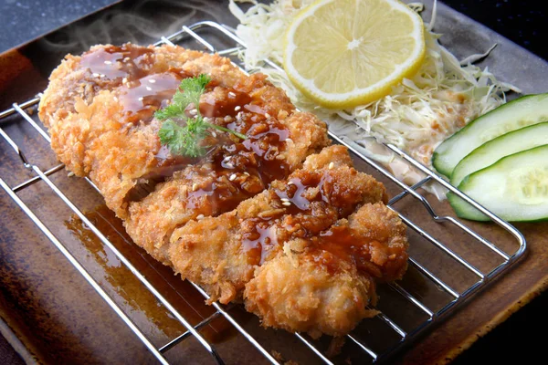 Cerdo frito japonés o tonkatsu . — Foto de Stock