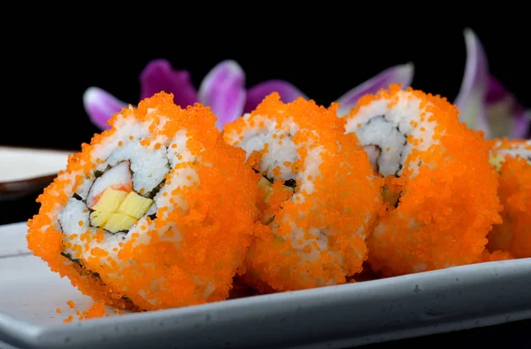 California roll ya da Japon suşi roll. — Stok fotoğraf