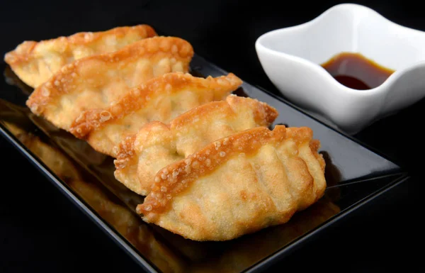 Deep fried gyoza crispy and golden colour. — Stock Photo, Image